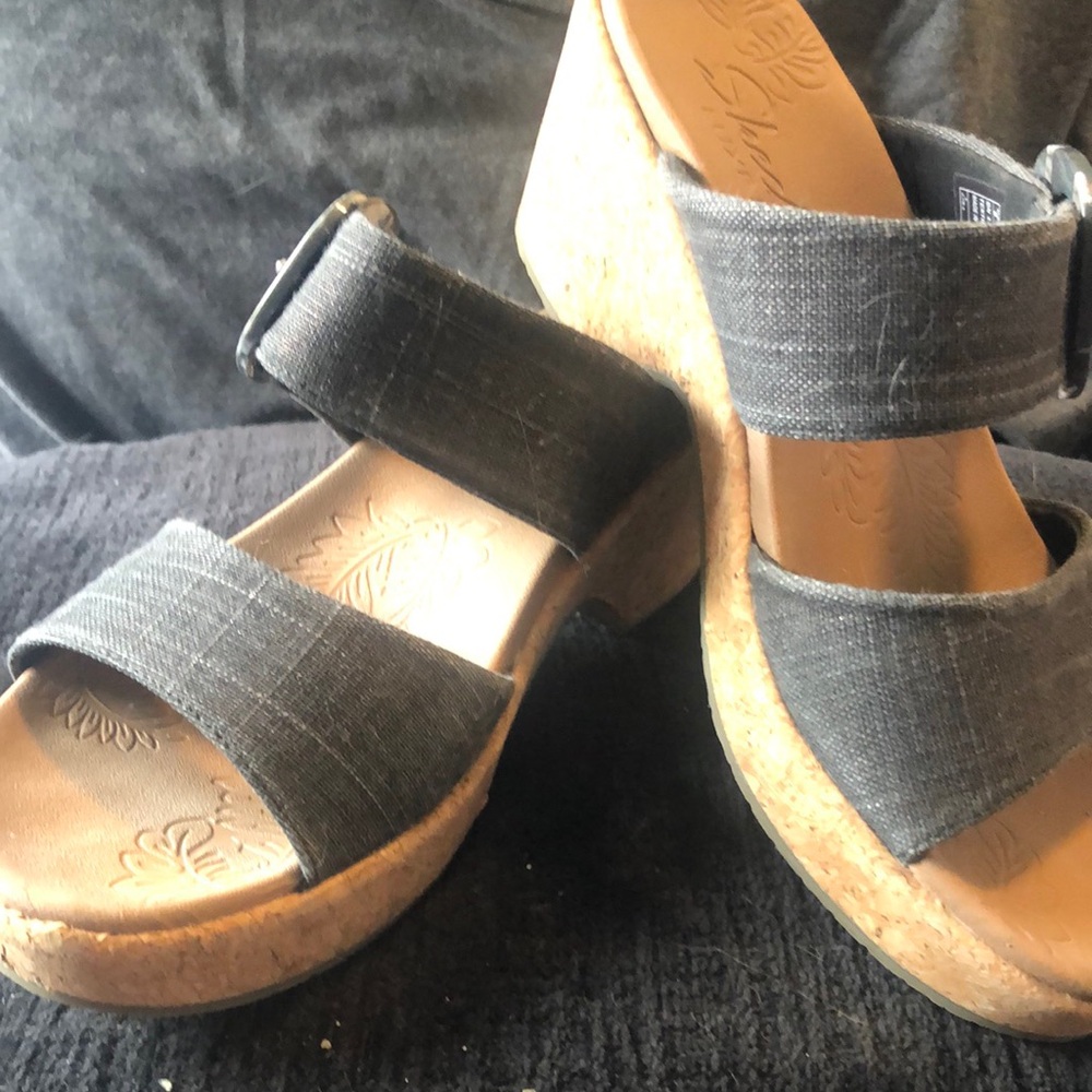 Skechers Black and Tan Wedge Shoes with Comfortable Design